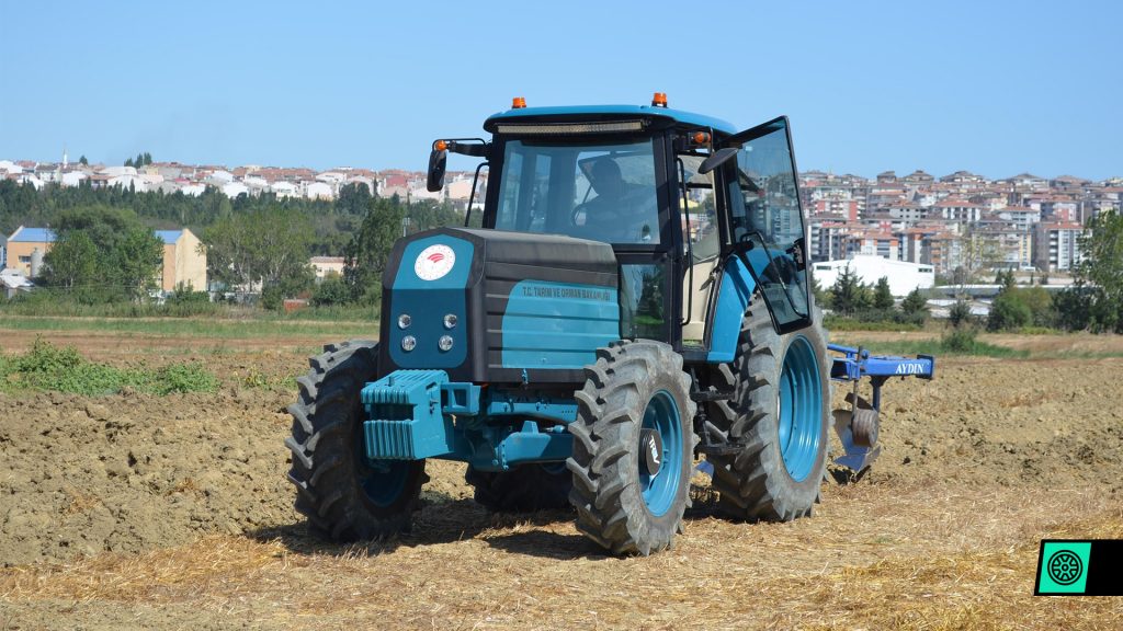 Türkiye’nin İlk Yerli ve Milli Elektrikli Traktörü Sahalarda! </strong>🚜 1