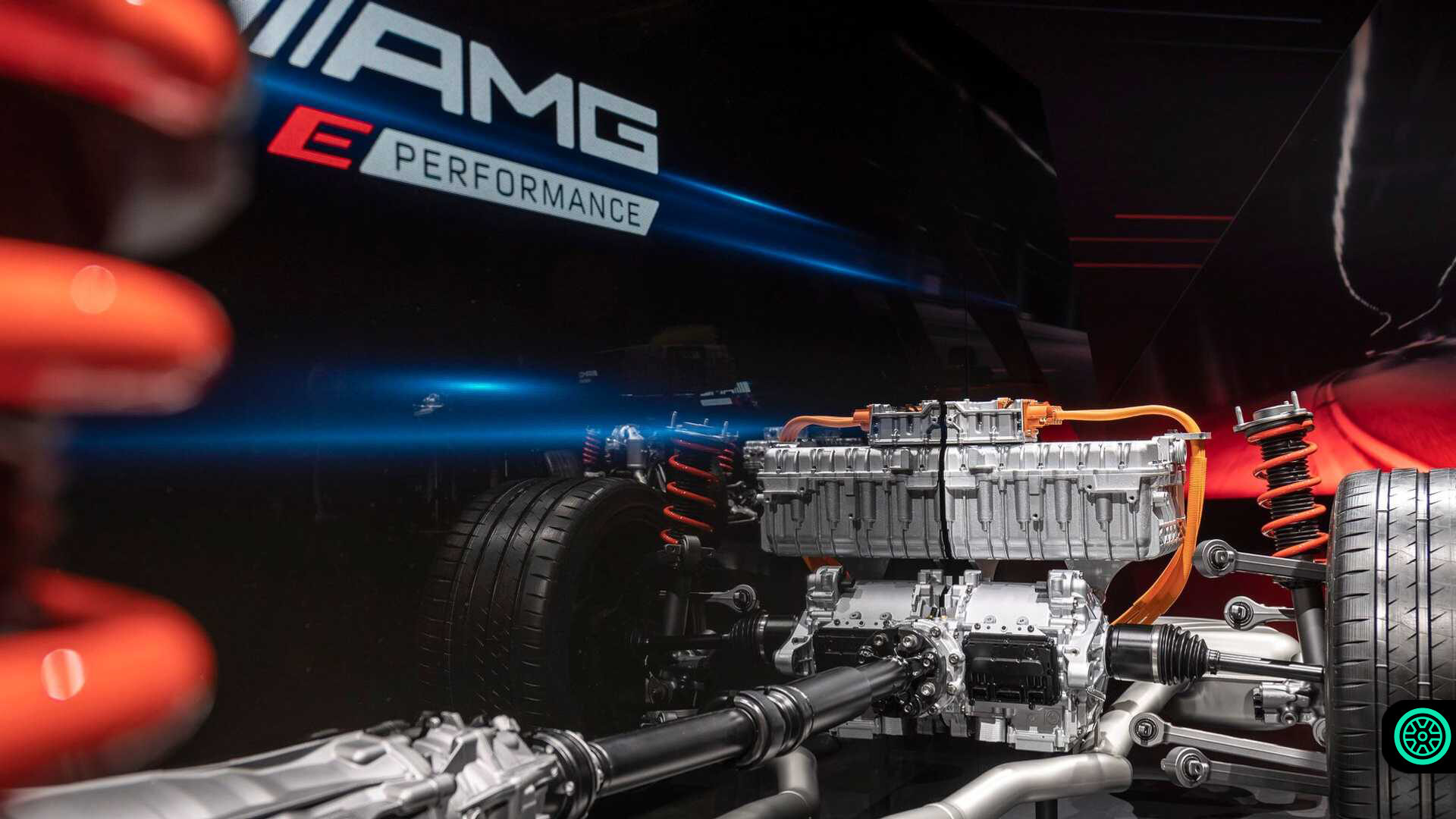 Mercedes-AMG hibrit teknolojisi ile ilgili birşeyleri açıklıyor 1