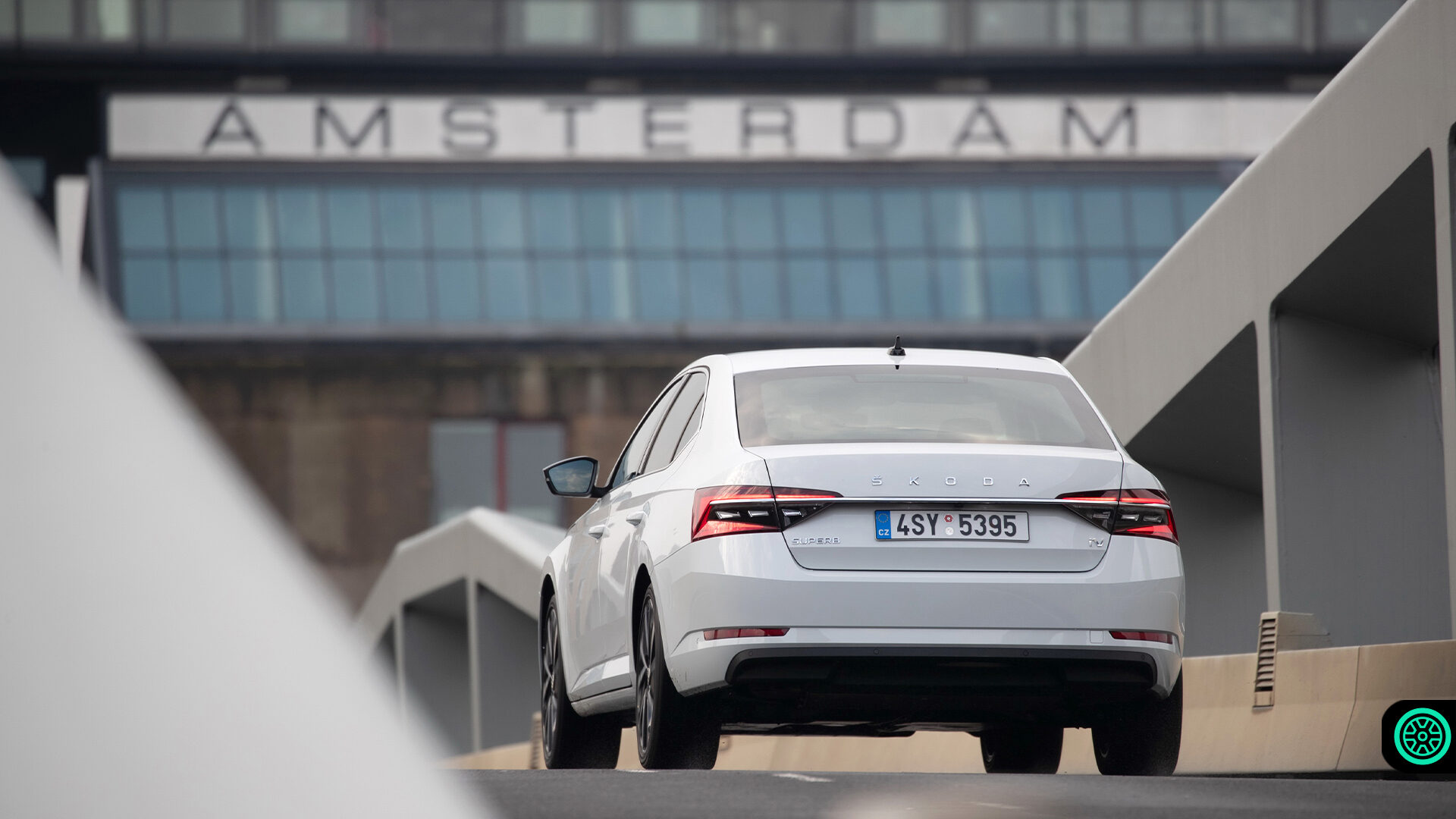 2021 Skoda Superb Arkadan Görünüm