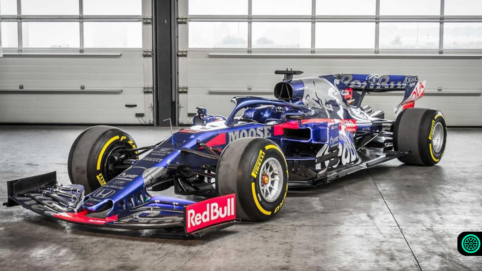 Toro Rosso STR14 F1 aracı satışta 13