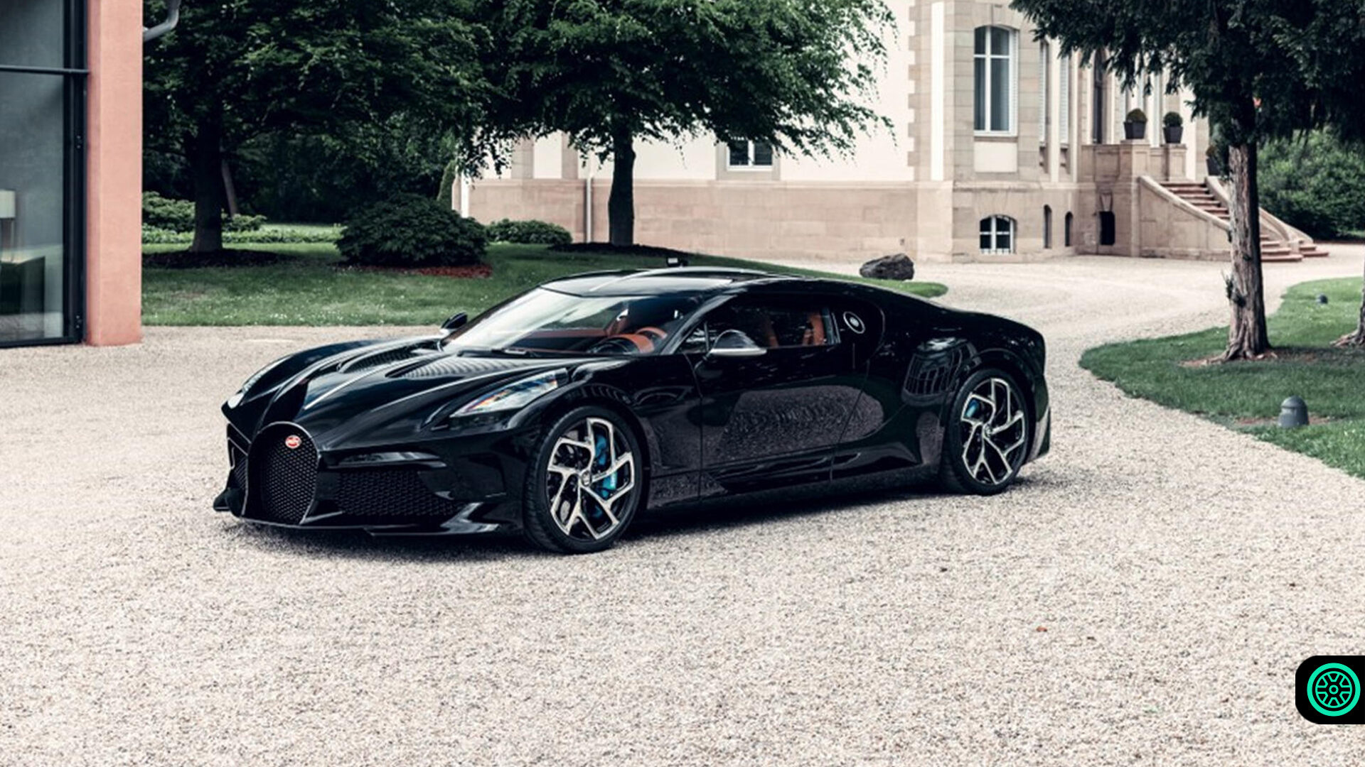 Bugatti La Voiture Noire son versiyonunu tanıtıyor 11
