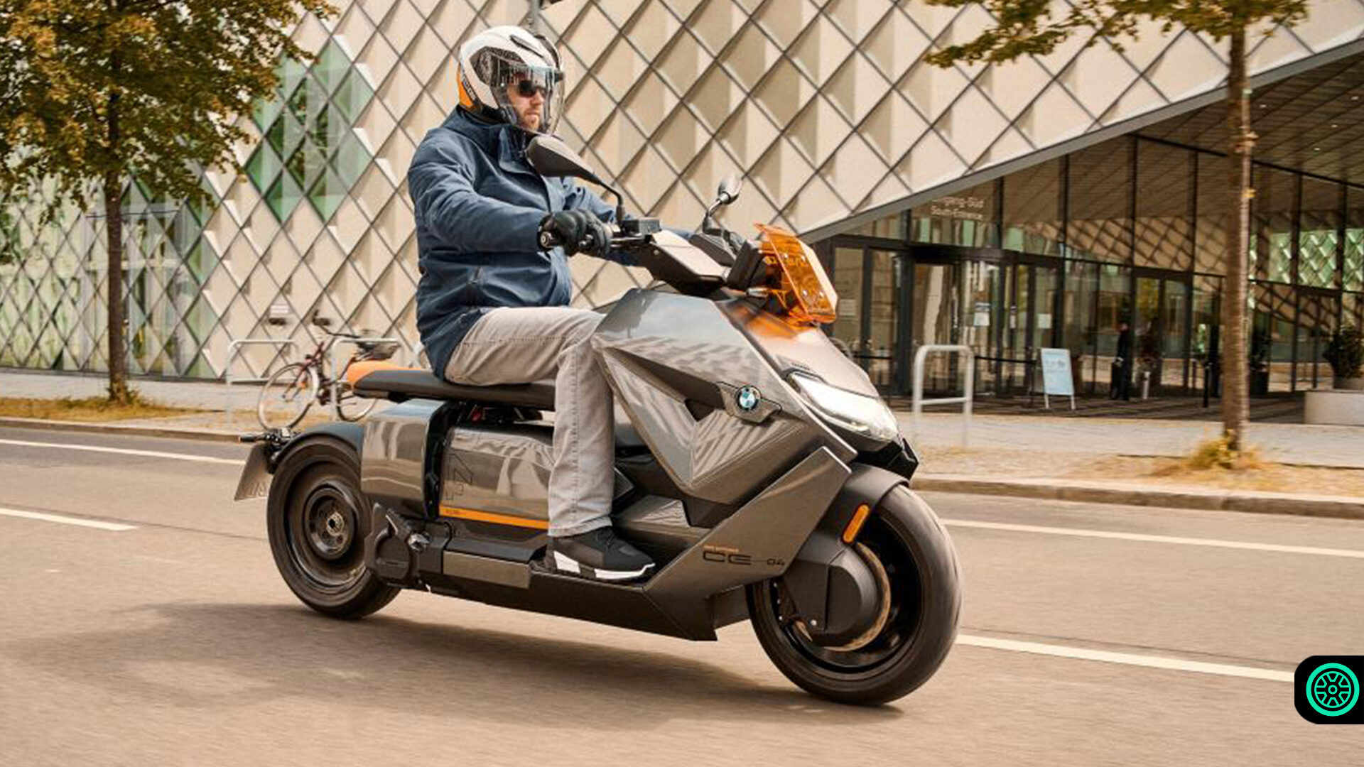 Yeni BMW CE 04 e-scooter modeli tanıtıldı 18