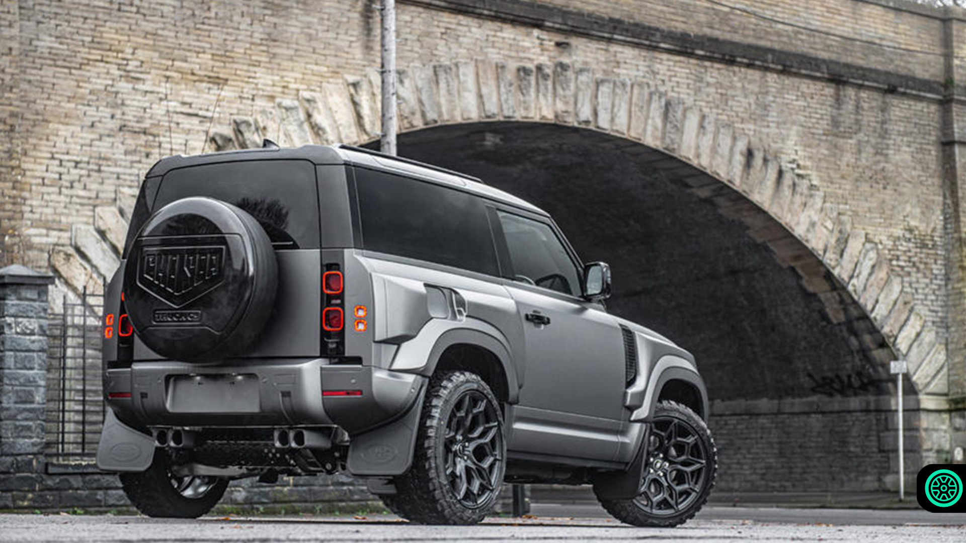 Land Rover Defender modeline Chelsea Truck Company dokunuşları ...