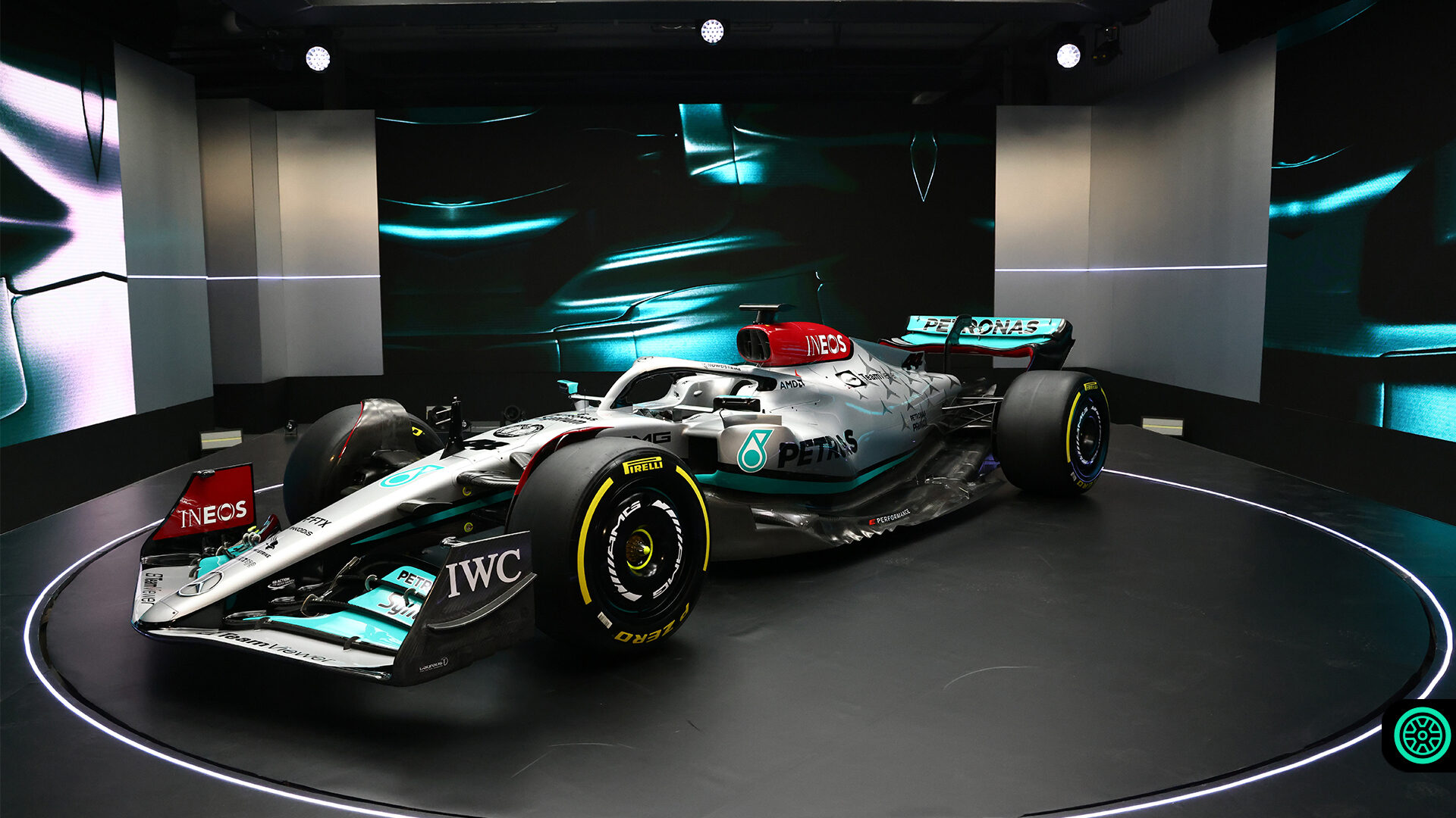Mercedes, 2022 Formula 1 aracı W13’ü resmi olarak tanıttı! 1
